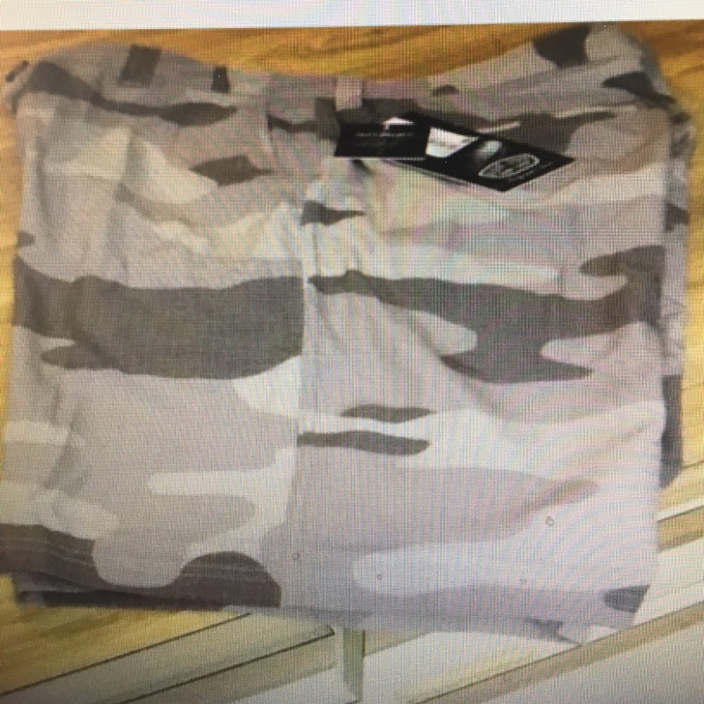 Ron Jon men’s walk shorts tan camo size 31